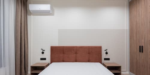 What is the difference between SEER and EER ratings?
