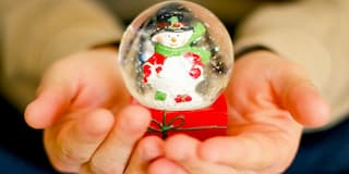 12 Days of Christmas: How to Make a Mason Jar Snowglobe